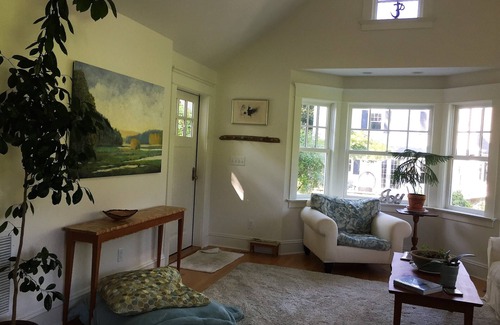 Woodbridge Cottage | Cute country cottage for getaway stay