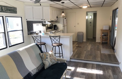 Bullock Cottage | Cute Lakefront Cottage