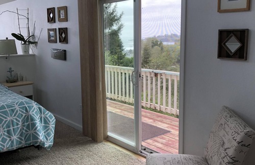 Harbor House | Cute Ocean Peak, 2Bed/2Bath 1100 sq. ft. beach house, two blocks to the beach!