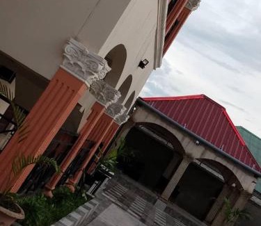 West Coast Division Apartment | Cutting Edge Guest House