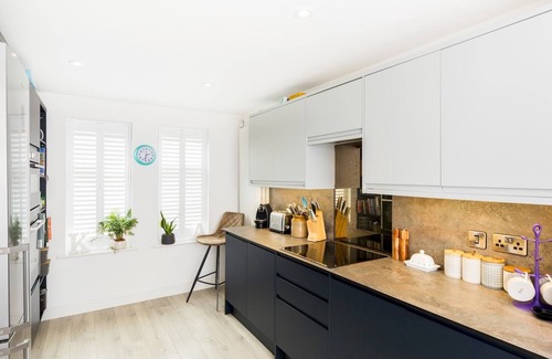 Warwick House | CV34 6BW 19 Purser Drive, Warwick · Spacious 4Bed Family Home with Secure Parking | Pass The Keys