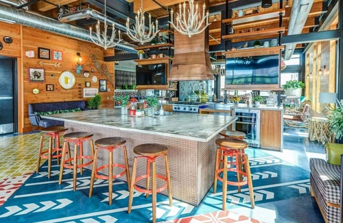 Downtown Minneapolis Apartment | CW | 2BR | Sky Lounge | Rooftop Pool | Gym | NEW B