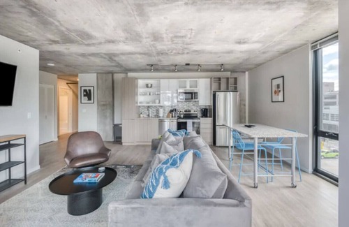 Downtown Minneapolis Apartment | CW | 2BR | Sky Lounge | Rooftop Pool | Gym | NEW B