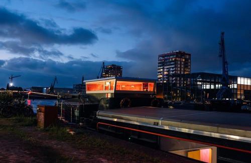 Heilig Kerst Boat Rental | Cyberdeck for big groups