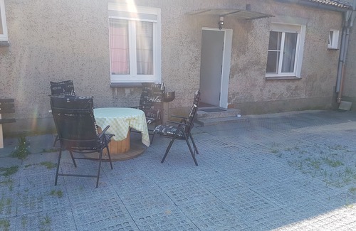 Eisenhuettenstadt Apartment | Cyclists in the Schlaubetal/and mechanics