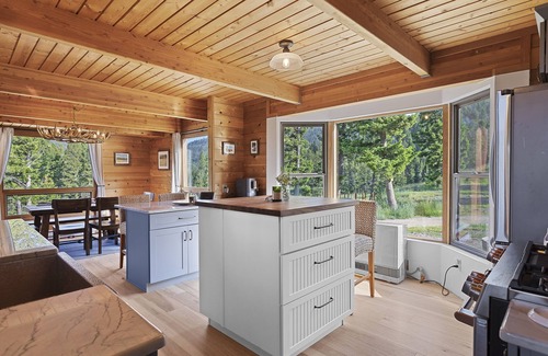 Canyon Creek Cabin | CZ1 Ranch- 33 private acres in the Rocky Mountains, Luxury Cabin, near Helena