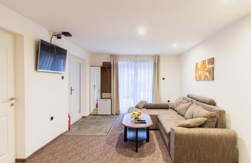 Gyor Apartment | Déli Terasz A Apartman Free parking, self-check-in anytime
