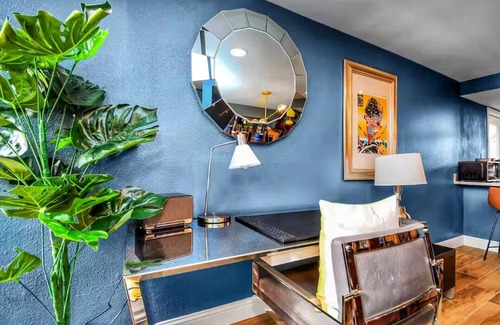 Neartown House | D Houston Oasis Private Jacuzzi Loft 65ft Pool