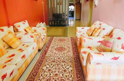 Kampung Titian Pendek House | D'LAILA HOMESTAY