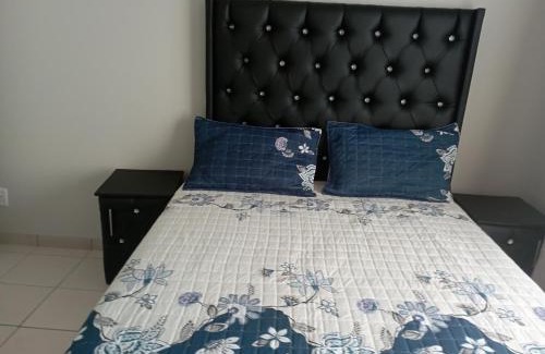 Brakpan House | D'lite guesthouse - near Carnival City