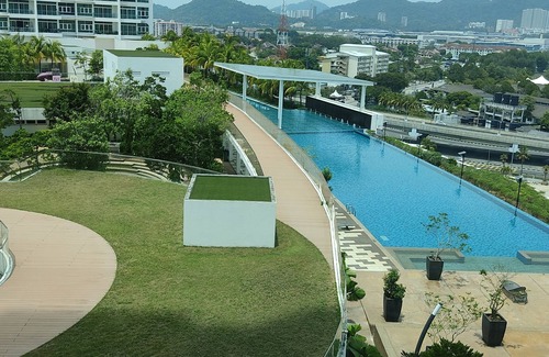 Kampung Batu Maung Apartment | D Paradise 1 with High Speed Wifi & Amenities