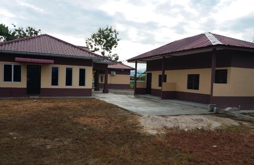 Kuala Teriang Ski Chalet | D,Reena homestay & chalet