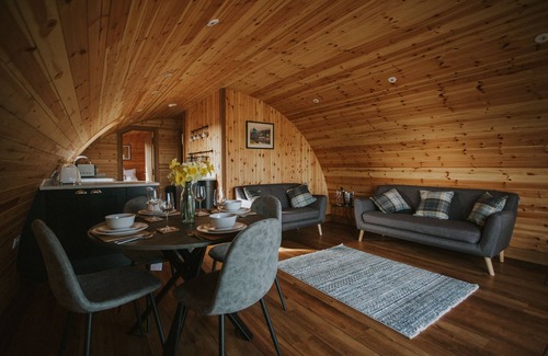 St Harmon Cottage | Daffodil - Glamping Pod with Hot Tub Sleeping 4 guests, Pet Friendly