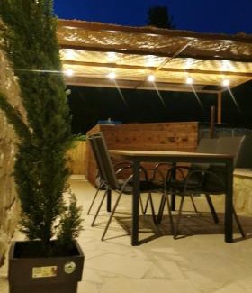 Kannaviou House | Daglas suit