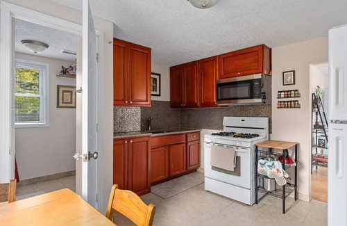 Corcoran Apartment | Dahlia Apartment - In Quiet Corcoran Neighborhood with Easy Access to Downtown