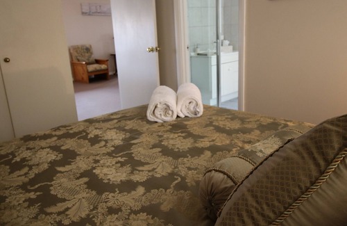 Buckland House | Daisy Cottage located on a heritage farm est 1836 and known as Buckland Estate