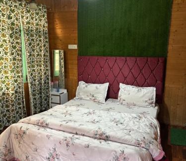 Dal Lake Bed & Breakfast | Dal Fog Guest House