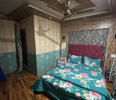 Dal Lake Bed & Breakfast | Dal Fog Guest House