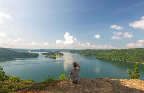 Burkesville Resort | Dale Hollow Lake State Resort Park