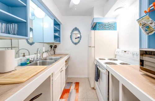 Knox - Henderson Apartment | Dallas Vacation Rental Condo with Community Pool!