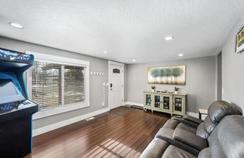 Dalton Gardens House | Dalton Garden Escape - 8 minutes from Hayden Lake