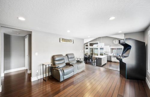 Dalton Gardens House | Dalton Garden Escape - 8 minutes from Hayden Lake