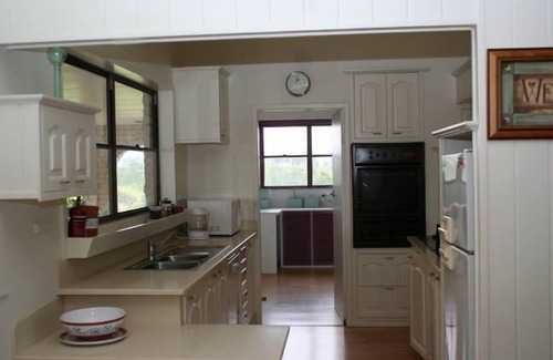 Bowman Farm House | Dam It Getaway Homestead