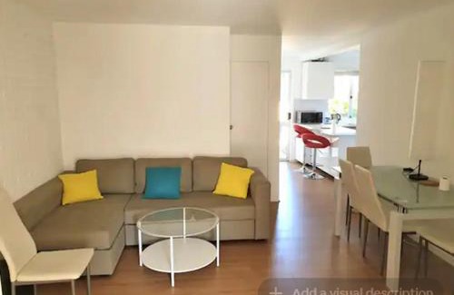 Turner House | Dana-Private Room in 3-Bedroom Apartment-1