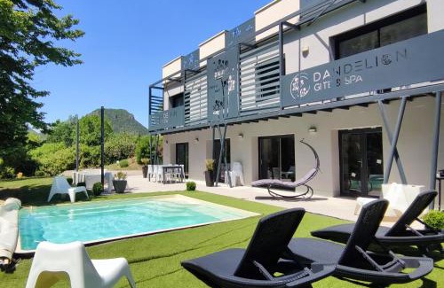 Mostuejouls House | DANDELION GITE SPA Gorges du Tarn piscine jacuzzi rivière vue exceptionnelle villa nature design