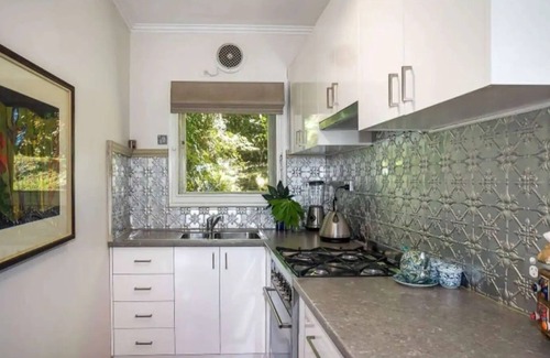Kallista Cottage | Dandenong Ranges Amazing Sunrise & Wildlife Home!