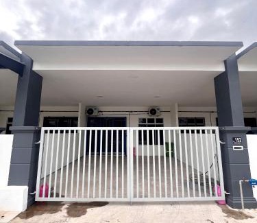 Kuantan House | Dang Anum Homestay Kuantan Airport HalalHome