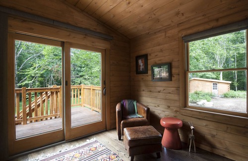 Killingworth Cabin | Daniel Boone meets Mid Century Modern Retreatn