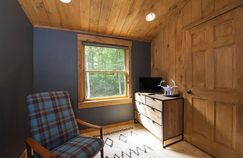 Killingworth Cabin | Daniel Boone meets Mid Century Modern Retreatn