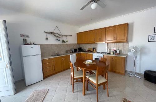 Douliana Apartment | Dans une villa avec piscine privée, calme, proche des plages, vues mer et montagnes