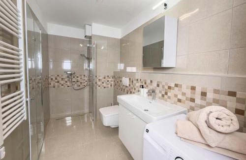 Vizafogo Apartment | Danube river flat with balcony,free garage