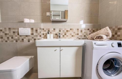 Vizafogo Apartment | Danube river flat with balcony,free garage