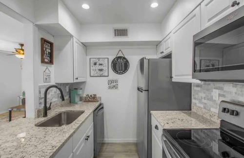 Daphne Condo | Daphne Condo By the Bay