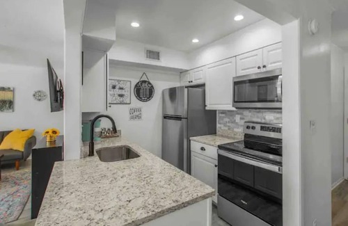 Daphne Condo | Daphne Condo By the Bay