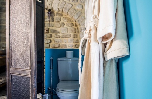 Tyre House | Dar Camelia