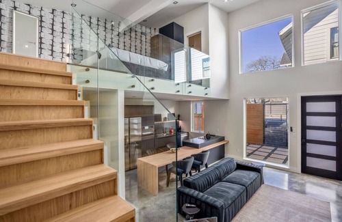East Downtown Houston House | Dark loft · The O’Four Lofts - Midnight Lux