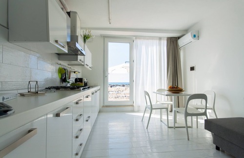 Trappeto House | “Darsena”, a fine loft directly on the beach