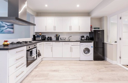 Little Holland House | Dartford DA1 - Attractive 2 Bed 2 Bath En-Suite Bungalow -