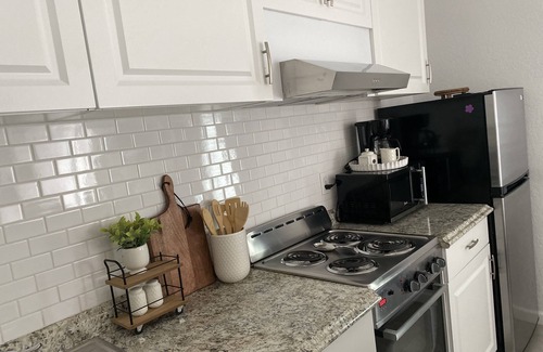 Lake Worth Corridor Apartment | Date me ,Top Location , Close Beach