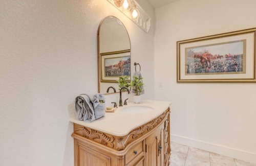 Historic Downtown Manteo Hotel | Dawson's Hunting Retreat