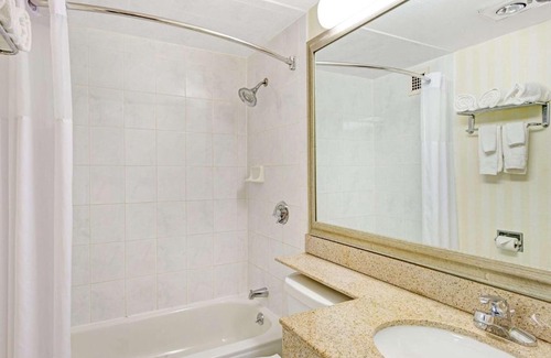 Methuen Hotel | Days Hotel by Wyndham Methuen MA Conference Center