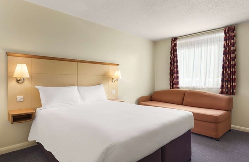 Norton Canes Hotel | Days Inn by Wyndham Cannock Norton Canes M6 Toll