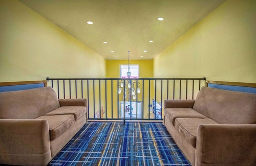Evansdale Hotel | Days Inn by Wyndham Evansdale Waterloo