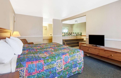 Murphys Corner Hotel | Days Inn by Wyndham Everett