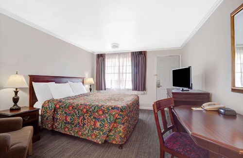 Murphys Corner Hotel | Days Inn by Wyndham Everett