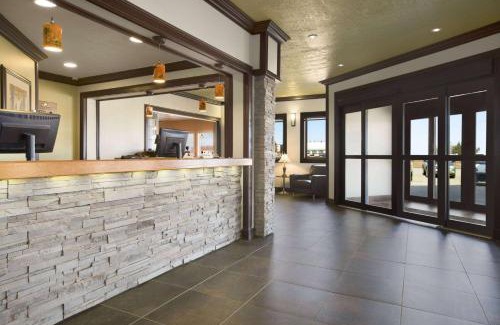 High Level Hotel | Days Inn by Wyndham High Level